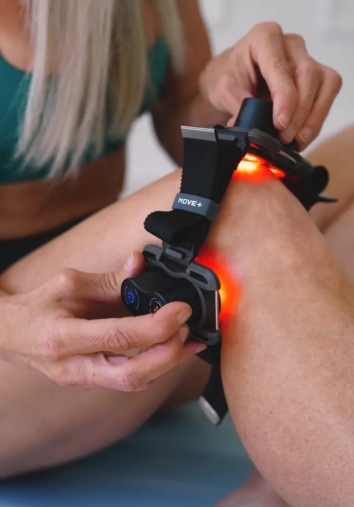 Kineon MOVE+: adjusting the glowing device on the knee